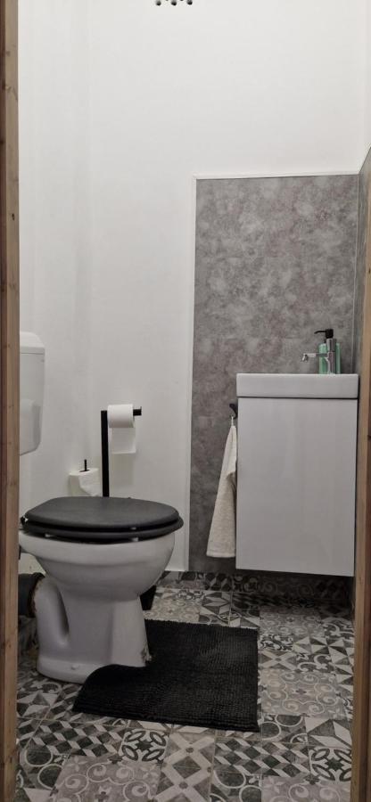 Zenloft Apartman Eger Extérieur photo